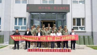 真情跨越六千里，万搏官方网页版_万搏wanbo(中国)
赴新疆慰问泰州籍官兵