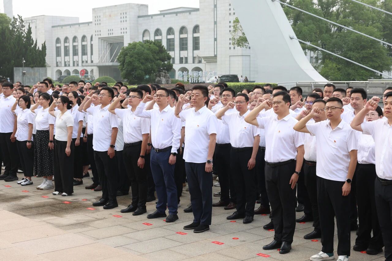 表彰先进淬党性 红歌扬志启新局|万搏官方网页版_万搏wanbo(中国)
庆祝中国共产党成立105周年