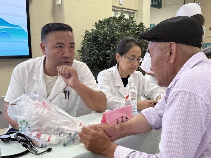 聚焦“一老一小”民生关切，万搏官方网页版_万搏wanbo(中国)
持续开展健康关爱公益行动